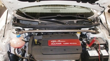 Wiechers Stahl Domstrebe vorne oben für Alfa Giulietta Typ 940 ab Bj.2010 Strebe Strut Bar